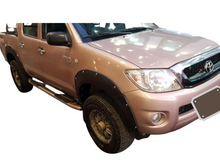 Cargar imagen en el visor de la galería, Faldones enpernados cromados 4x4 Toyota Hilux